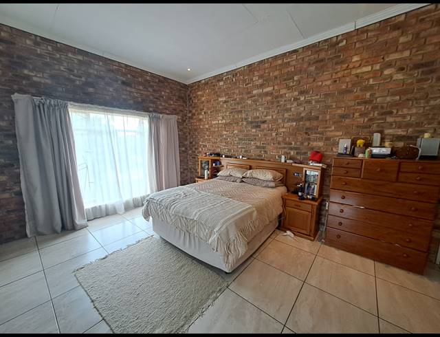 3 BEDROOM HOUSE FOR SALE IN THREE RIVERS EAST